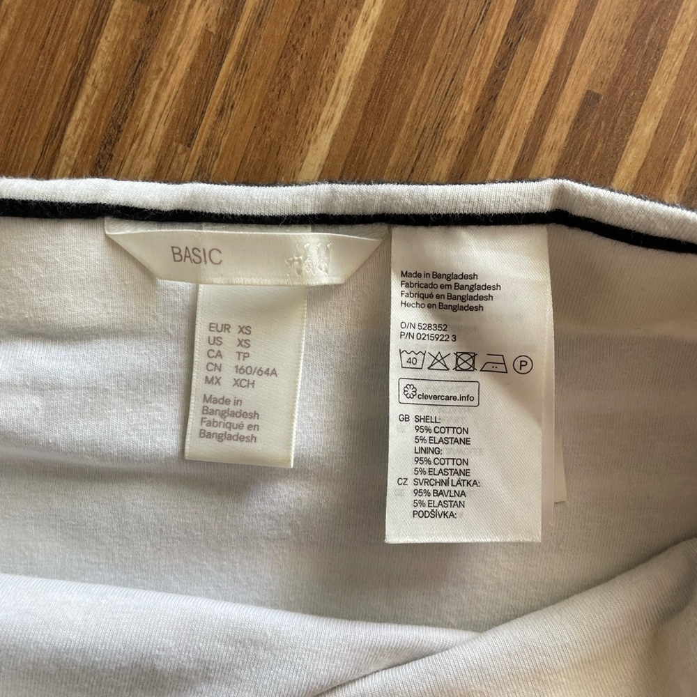 H&M Bodycon Skirt - Picture 3 of 3